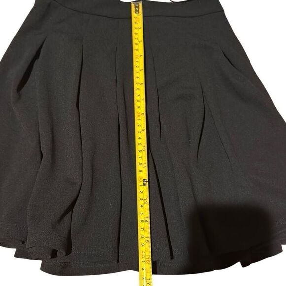 Shein Solid Black EZwear College Style Boxy Pleated Mini Skirt Ladies Small - Picture 10 of 10